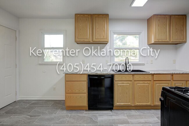 Building Photo - 1520 Rowena Ln