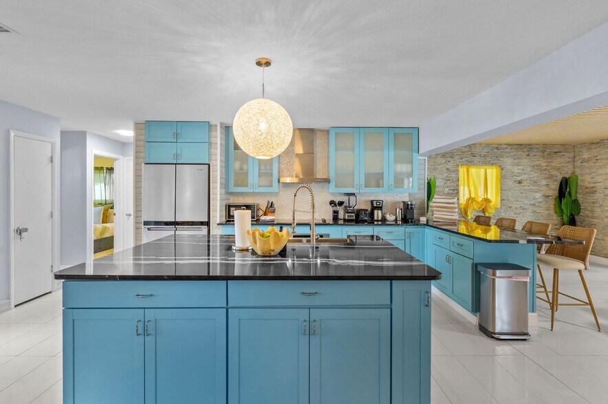 Building Photo - 11784 85th Ave