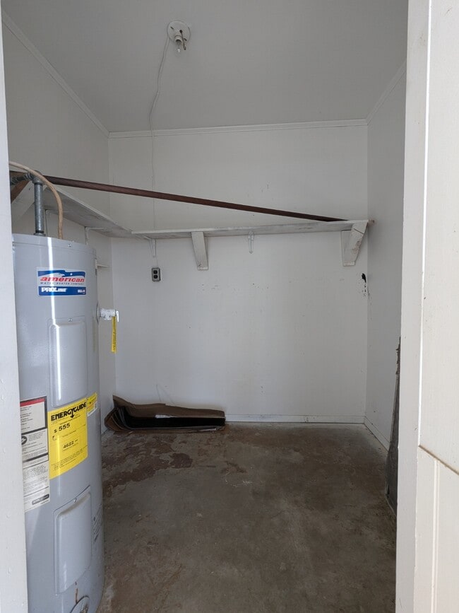 Building Photo - 904 Adams St