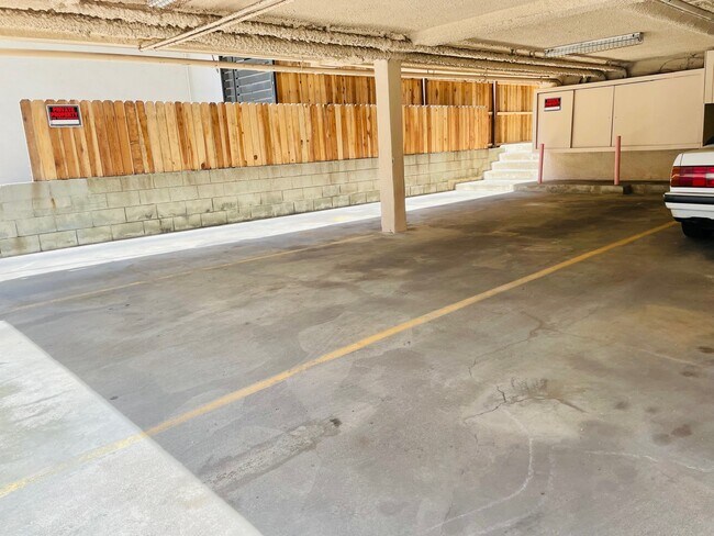 Covered - tandem - 11871 Idaho Ave