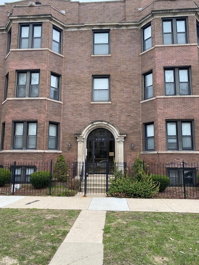 Building Photo - 4529 S Prairie Ave