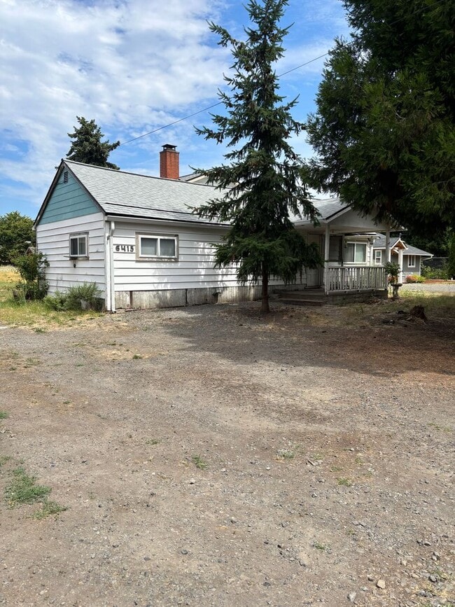 Building Photo - Great Home With Lots of Space
