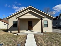 Building Photo - 103 S Nebraska St