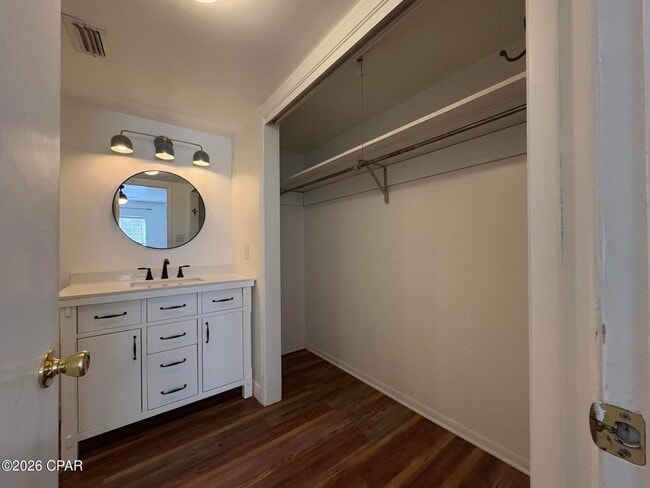 Building Photo - 2100 W Beach Dr