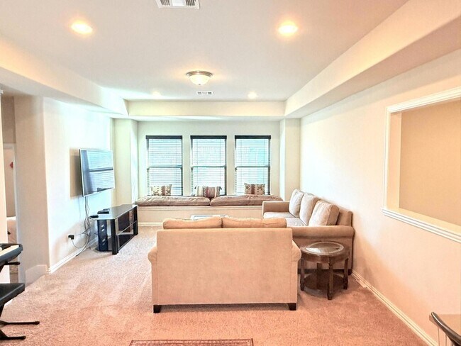 Building Photo - 100 Orvieto Cove