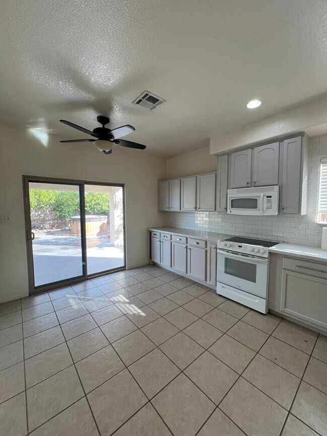 Building Photo - 3 BEDROOM HOME IN THE FOOTHILLS!