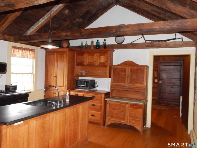 Building Photo - 284 Kick Hill Rd