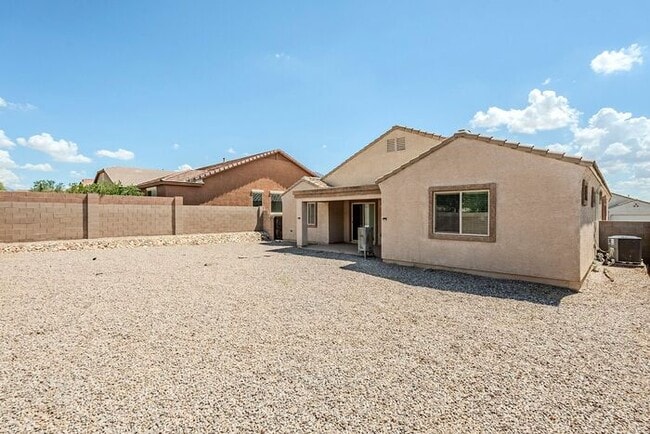 Building Photo - Bright & Airy 4-Bedroom in Willow Ridge Co...
