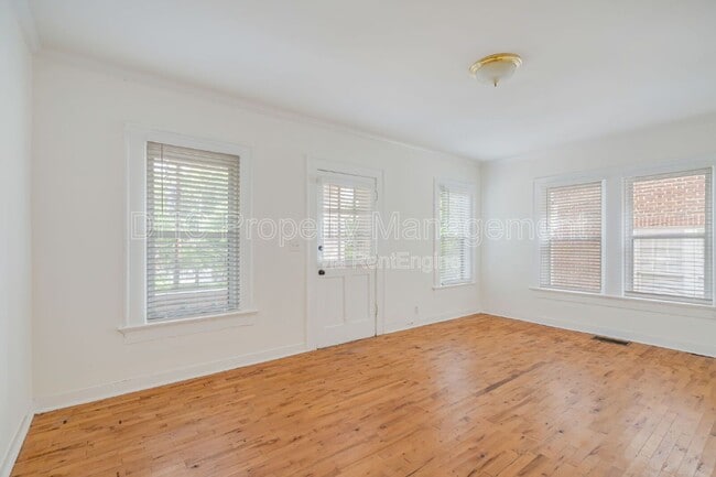 Building Photo - 1225 Euclid Ave NE