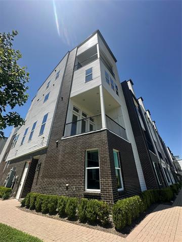 Building Photo - 381 E Greenbriar Ln