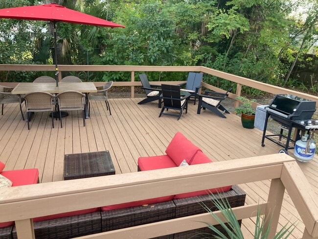 Building Photo - 2408 Hillview St