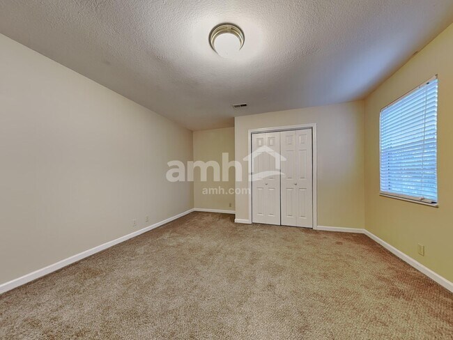 Building Photo - 1112 Oak Haven Rd