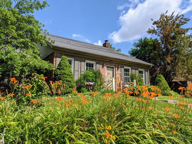 Building Photo - 3221 Hunters Point Dr