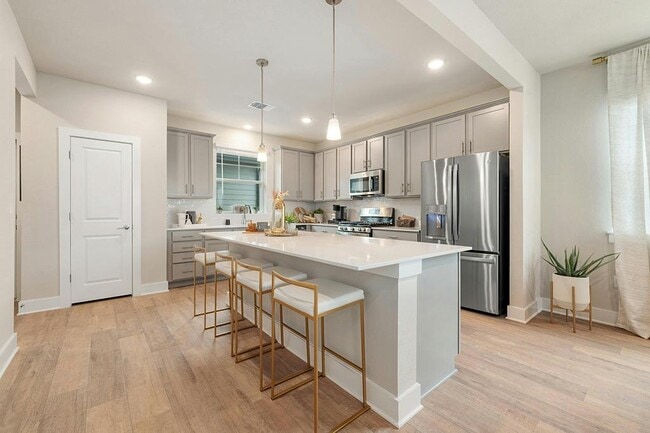 Building Photo - 5804 Rotunda View