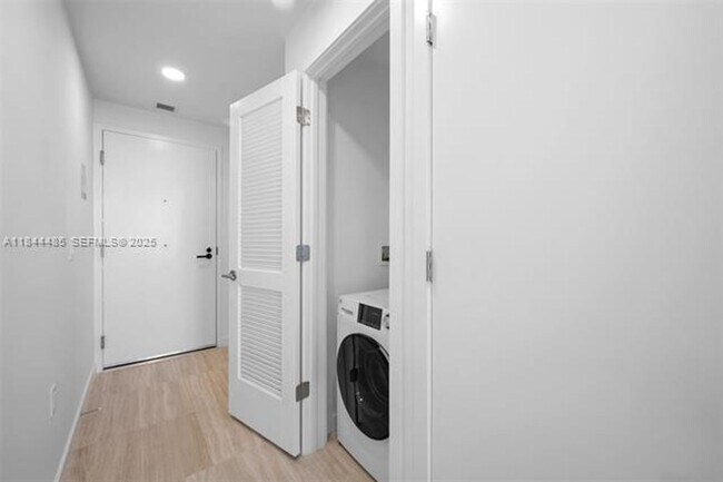 Building Photo - 580 72nd St