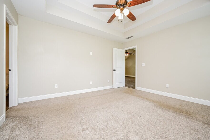 Building Photo - 320 Woodland Ridge Cir