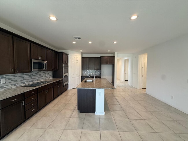 Building Photo - 15744 W Jefferson St