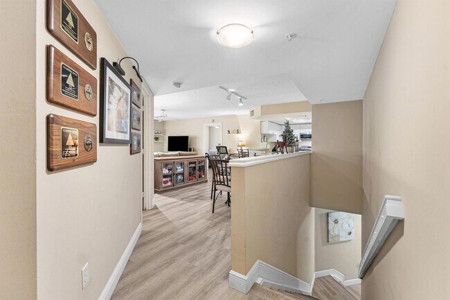 Building Photo - 1000 Crestwood Ct S