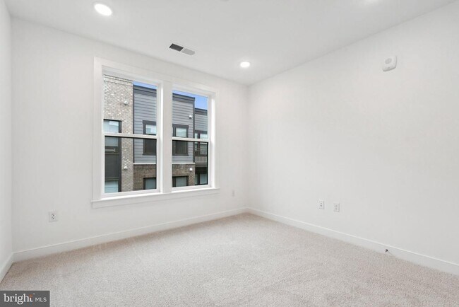 Building Photo - 21731 Dovekie Ter