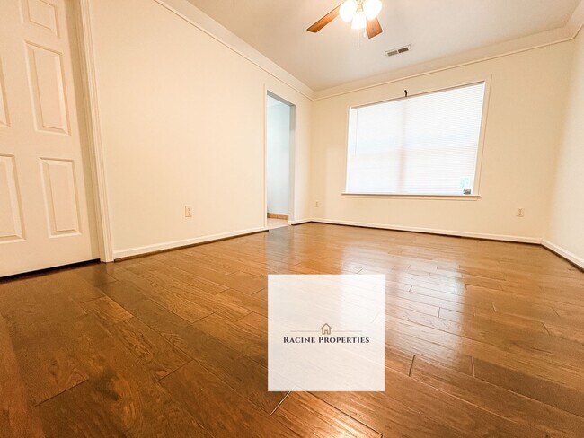 Building Photo - Charming Home in the Heart of Greenville