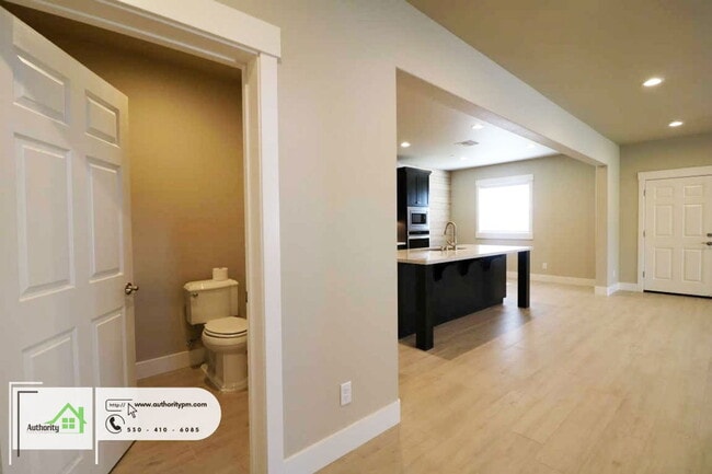 Building Photo - 6677 Bandito Dr