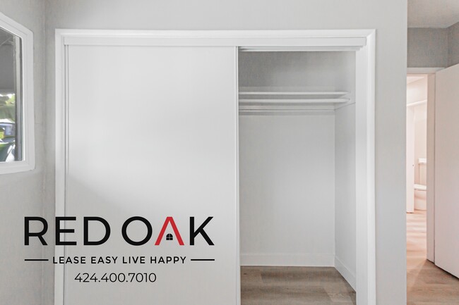 Building Photo - 15405 Vanowen St