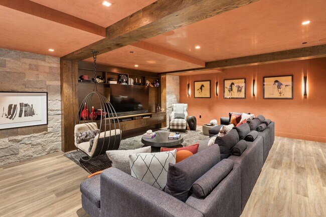 Building Photo - 120 Juan St