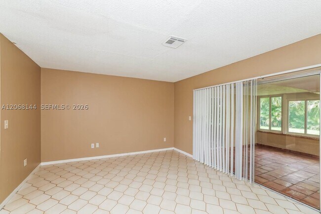 Building Photo - 1581 Wyndcliff Dr