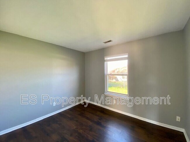 Building Photo - 4028 Dogwood Ln
