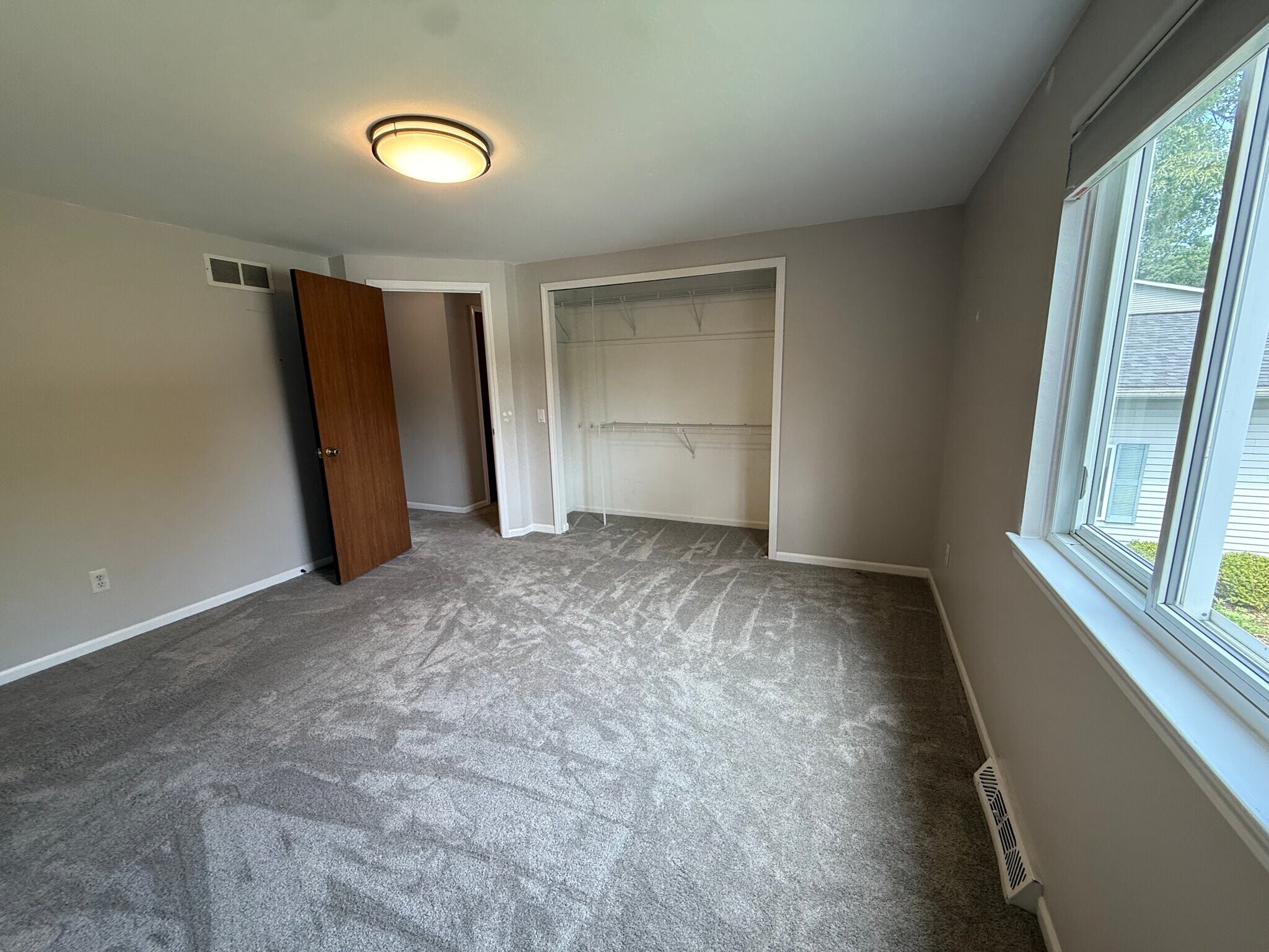 Building Photo - 61407 Dean Dr