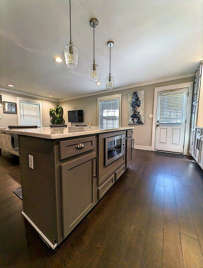 Building Photo - Stylish & Convenient Atlanta Room: All-Inclusive Living!