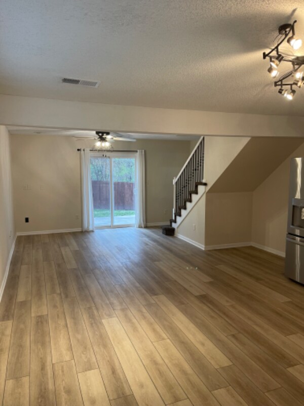 Building Photo - 208 N Pointe Ln