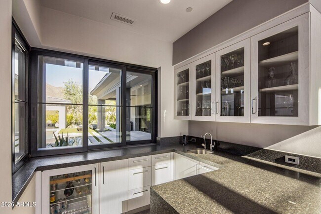 Building Photo - 10110 E Siesta Ln