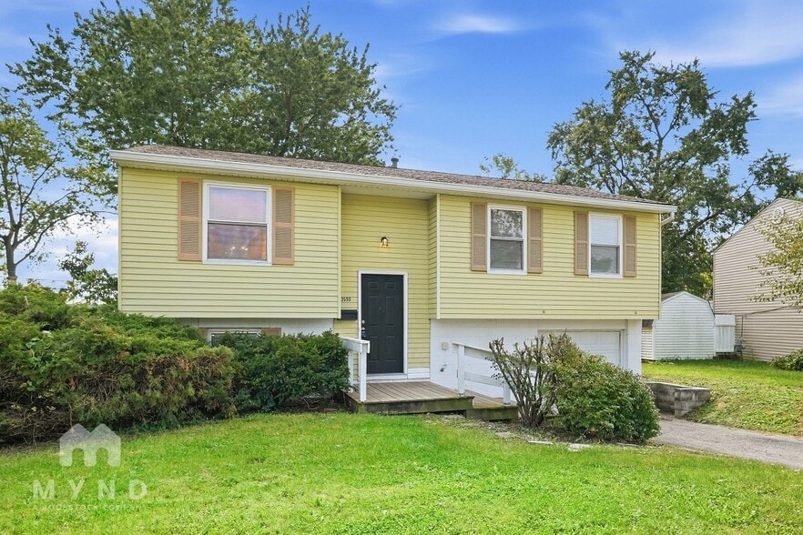 Building Photo - 3590 Annsbury Rd