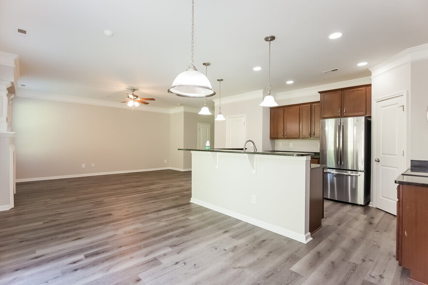 Building Photo - 927 Rook Rd