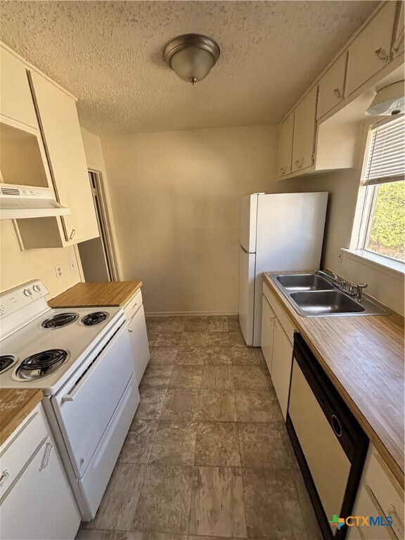 Building Photo - 503 E Beeline Ln