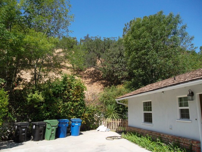 Building Photo - 3751 Stone Canyon Ave