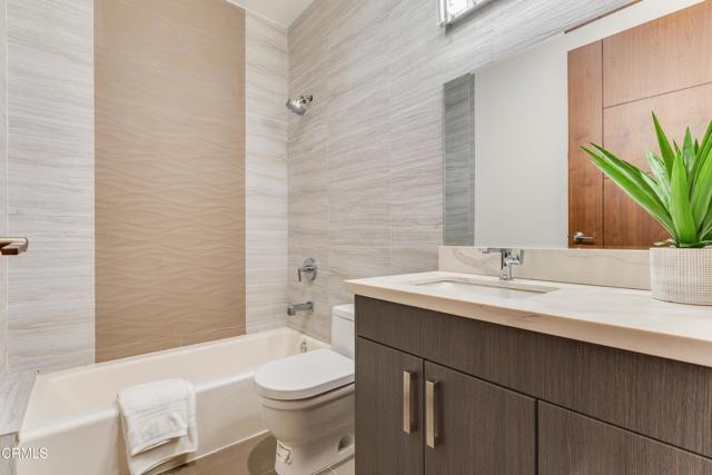 Building Photo - 12480 Viewcrest Rd