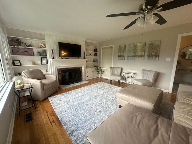 Building Photo - Call Amanda Tate at 757-289-6810 for more information