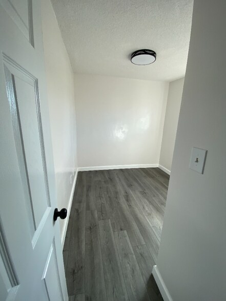 Building Photo - 1515-1515 E 20th St