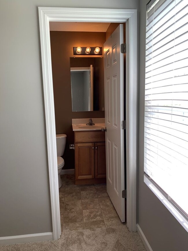 Building Photo - 3 bedroom/2 bath home