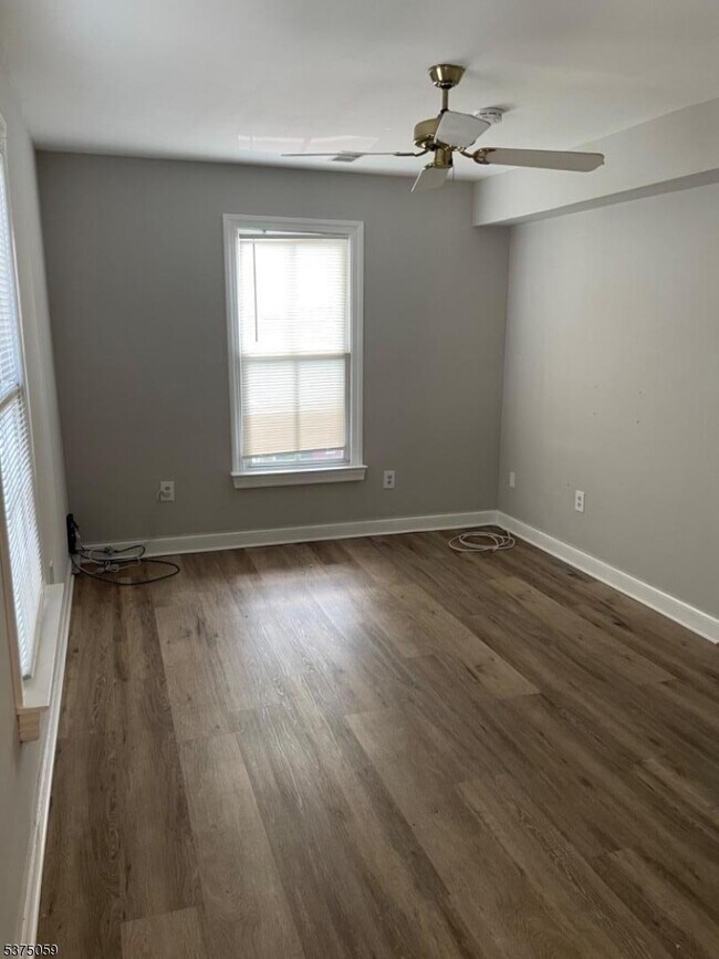 Building Photo - 64 Maple Ave