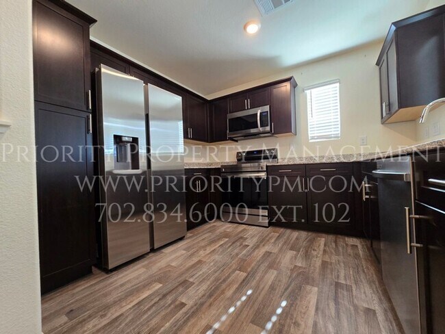 Building Photo - Gated~ 2 Bedroom Townhome w/2 Car Garage~MUST SEE!