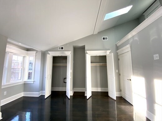 Building Photo - 209 Green St