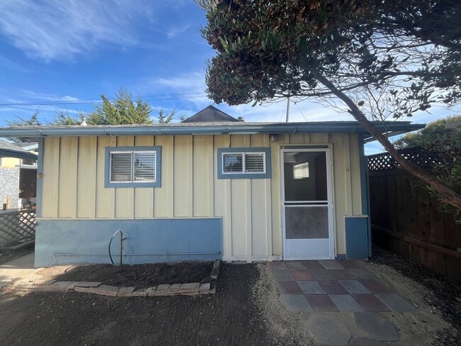 Building Photo - Morro Bay I Bedroom - Blocks to the Beach
