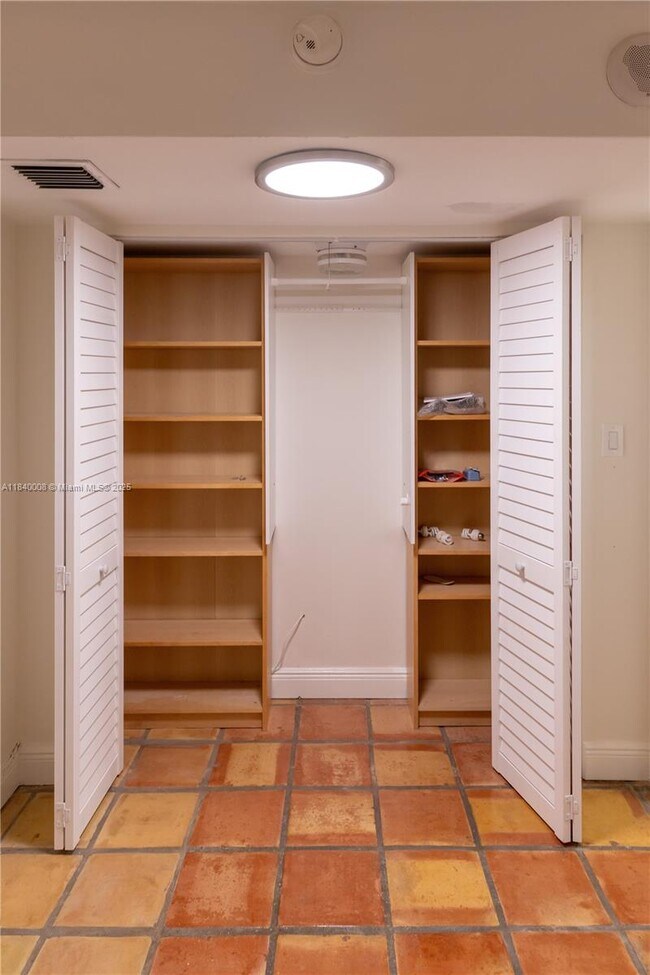 Building Photo - 6423 Collins Ave