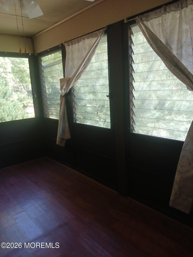 Building Photo - 115 Amberly Dr