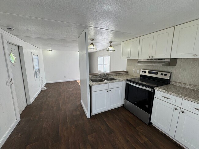 Building Photo - 2 Bedroom / 1 Bath Single wide for Rent – Irvin St, Live Oak, FL