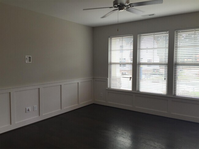 Building Photo - 1105 Metropolitan Dr