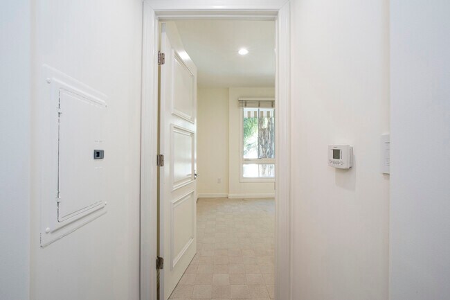Building Photo - 476 Caruso Ave